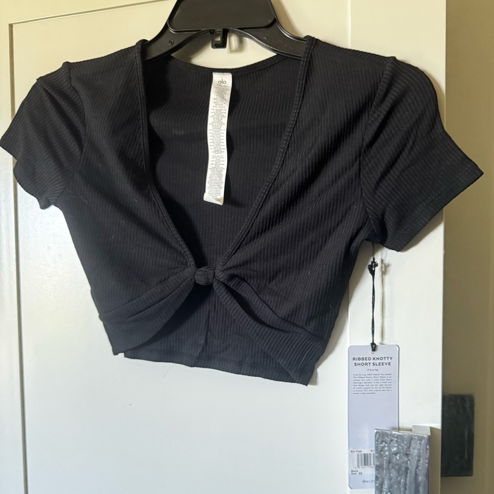 Alo yoga ribbed knotted crop top